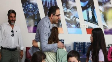 Yiğit, Robotik Kodlama Kursu öğrencileriyle buluştu