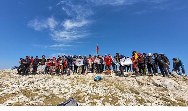 Zaferi Tepede Kutladılar