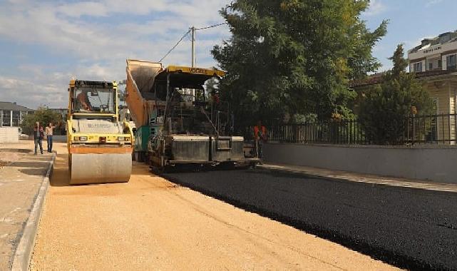 5 Sokakta Asfalt Kaplama Çalışması Yapılıyor
