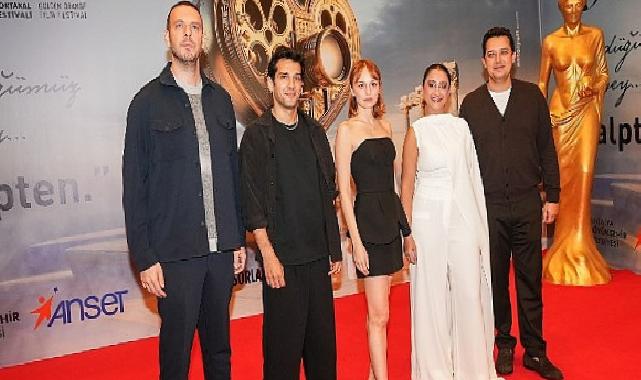 Altın Portakal’da Birinci Gala: “Gelin Grubu 2” Takımıyla Birlikte Seyirci Karşısındaydı