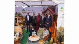 Ayvalık’ta Zeytin ve Zeytinyağı Büyük Şenlik Pazarı Açıldı.