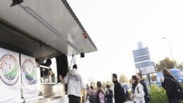 Balçova Belediyesi’nden Soğuk Havaların Gönül Isıtan Dokunuşu: Metro Durağında Çorba İkramı