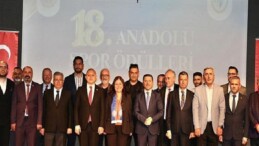 Belediye Liderimiz Rasim Arı, YILIN BELEDİYE BAŞKANI Seçildi