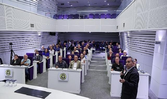 Buca Belediyesi’nden zeytin budama eğitimi