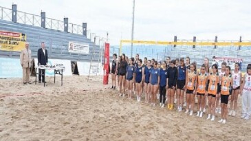 Burhaniye’de Klasik Ören Atatürk Kupası Plaj Voleybolu Turnuvası Başladı