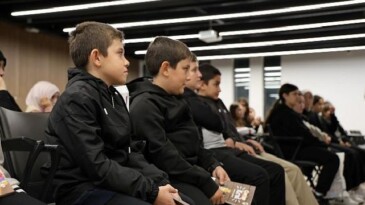 Çocuk kitap muharrirleri, “Çocuklarınızı prizden çekin” dedi ve ekledi; “Teknoloji değil, hayal büyütür”