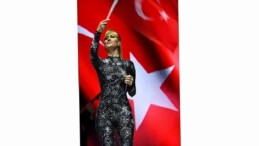 Derya Uluğ Lüleburgaz’da sahne aldı