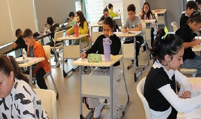 Efes Selçuk Belediyesi’nden öğrencilere manalı dayanak