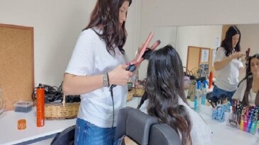 En özel kuaförler yeteneklerini anneleriyle paylaştı