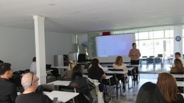 EÜ AROM’da Erasmus K2 proje tecrübeleri paylaşıldı