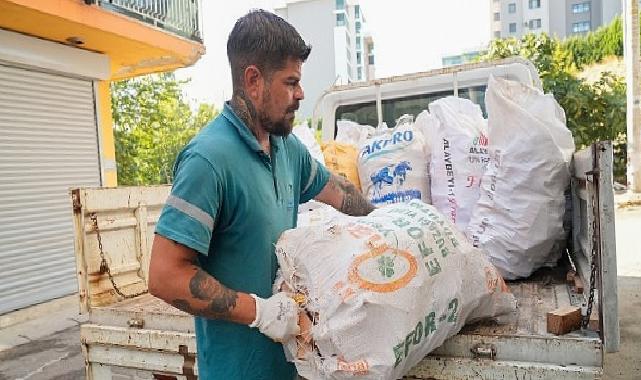 Gaziemir Belediyesi’nden yurttaşlara yakacak odun dayanağı