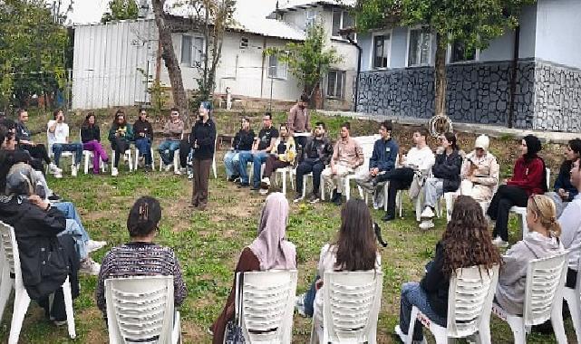 Gençler Nilüfer’in Üçpınar Mahallesi’nde bir ortaya geldi