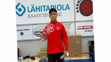 Güreşte İkili Madalya Sevinci