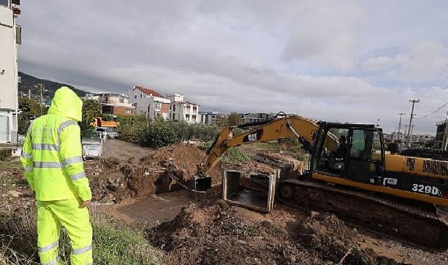 İzmir Büyükşehir Belediyesi takımları Bergama’da çok yağışlarla gayret ediyor