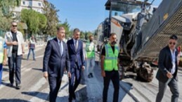 İzmir’in yollarında gece gündüz asfalt çalışması