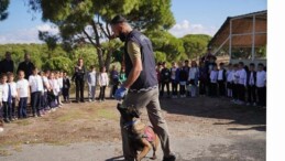 Jandarma arama kurtarma köpeği Çilek çocukların sevgilisi oldu