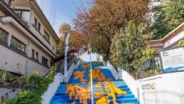 Johnson & Johnson Ruh Sıhhatinin Kıymetine Vurgu Yapmak İçin Moda Merdivenlerini Renklendirdi