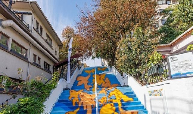 Johnson & Johnson Ruh Sıhhatinin Kıymetine Vurgu Yapmak İçin Moda Merdivenlerini Renklendirdi