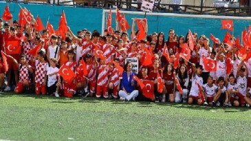 Karabağlar ‘da Amatör Spor Kulüplerine Büyük Dayanak