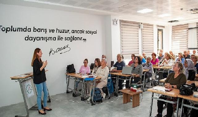 Karşıyaka’nın 3. Yaş Üniversitesi’nde ders zili çaldı!