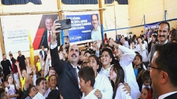 Lider Aydın, Hasat Vaktinde Çiftçilerle Buluştu