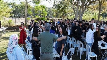 Lider Topaloğlu öğrencilerin konuğu oldu