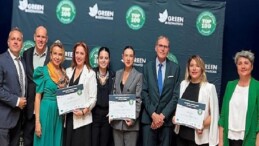 Menderes’e Fransa’da Büyük Onur