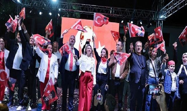 Menemen’de binler, Cumhuriyet sevgisiyle yürüdü