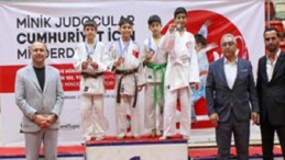 Minik sportmenler Cumhuriyet için ter döktü