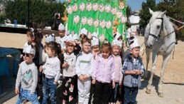 Minikler, Hayvanları Müdafaa Günü’nde atlarla buluştu