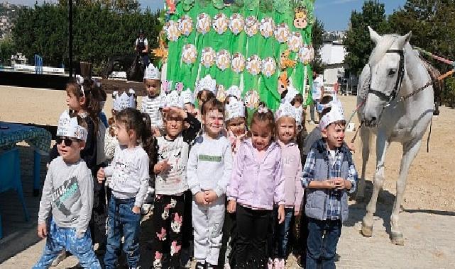 Minikler, Hayvanları Müdafaa Günü’nde atlarla buluştu
