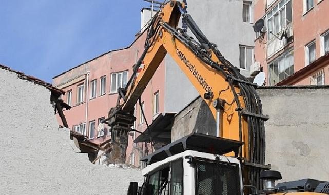 Osmangazi Belediyesi’nden tarihi koruyan yıkım