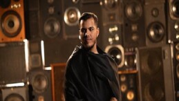 Ozan Kartal’dan geleneksel ritimlere modern yorum: ‘Zeibeck In The Desert’ yayında!