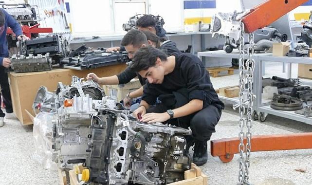 Renault Türkiye’den Ege Meslek Yüksekokulu’na Değerli Bağış