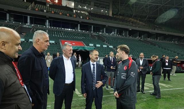 Tarihi maç öncesi Ulusal Kadro’ya moral verdiler