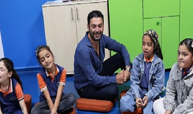 TEGV İstekli Elçisi oyuncu Ozan Akbaba, TEGV Mardin Midyat Tahsil Ünitesi’nde çocuklarla buluştu