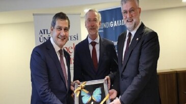 Üniversite, mesleksel eğitim ve profesyonel gelişim için imzalar atıldı