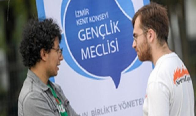 Üniversiteli gençler İzmir’e şenlikle “merhaba” dedi