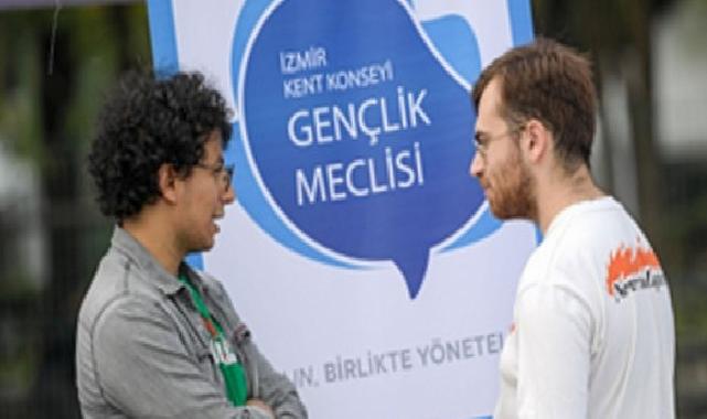 Üniversiteli gençler İzmir’e şenlikle “merhaba” dedi