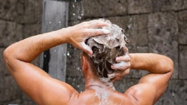 Uzmanlardan Sonbahar İçin 7 Saç Bakım Kuralı: Yaz yıpranmasını onarın, kış kuruluğuna hazırlanın