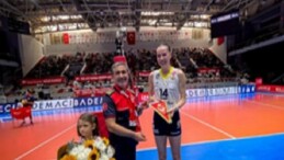 Voleybolun yıldızlarından İzmir İtfaiyesi’ne teşekkür