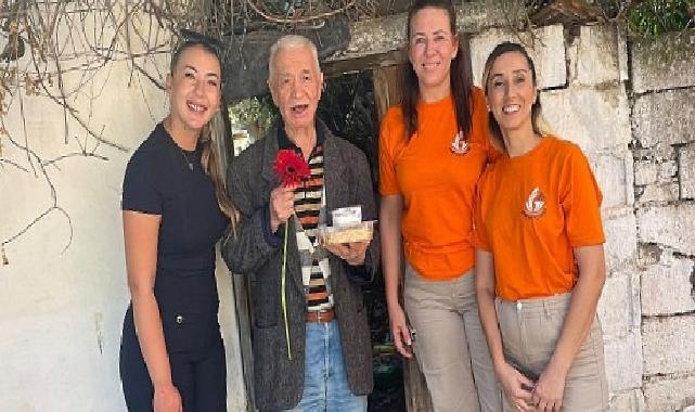 Yaşlılar Haftası’nda Güzelbahçeli gençlerden manalı ziyaretler