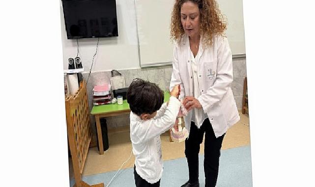 Bayraklı Belediyesinden anaokulu öğrencilerine ağız ve diş sıhhati eğitimi