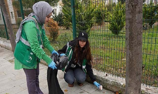 Beylikdüzü’nde Öğrencilerden Etraf Şuuru İçin Örnek Davranış