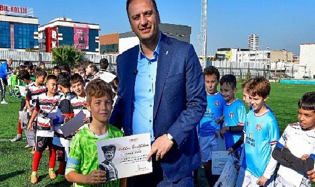 Bornovalı minikler 10 Kasım anısına gayret etti