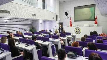 Buca Belediyesi’nden manalı adım: Çalışanlarına otizm farkındalık eğitimi verdi