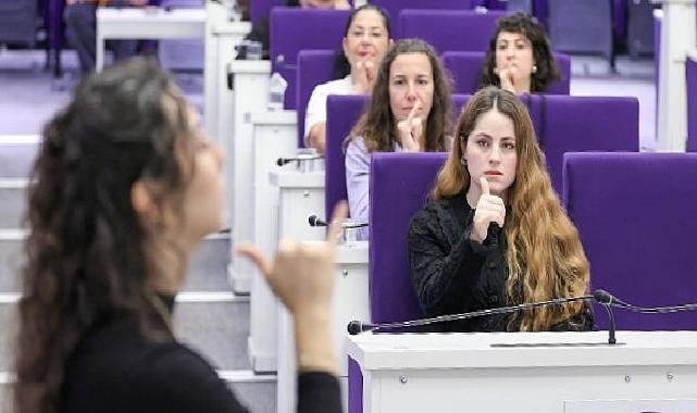 Buca Belediyesi’nden manisiz hizmet için kıymetli adım; Belediye işçisine işaret lisanı eğitimi