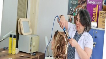 Buca Belediyesi’nin kursları bayanlara meslek kapılarını açıyor