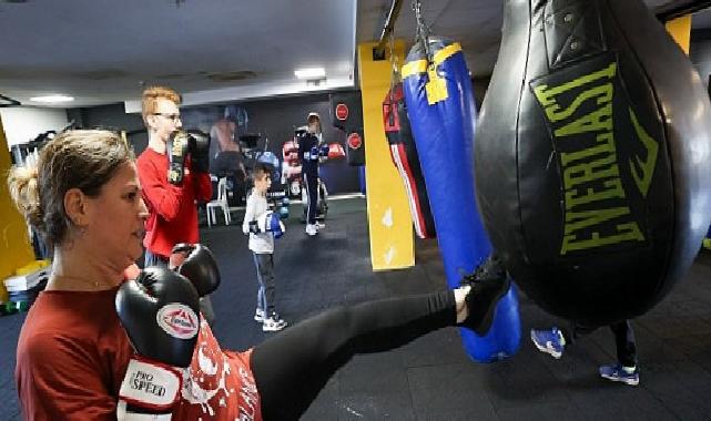 Bucalı bayanlar şiddete karşı kick boks öğreniyor