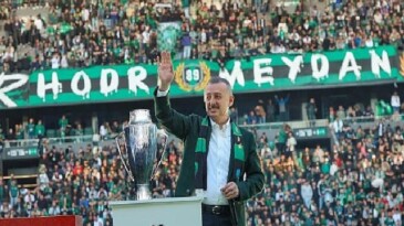Büyükakın, hem Kocaelispor’u, hem de taraftarı kutladı